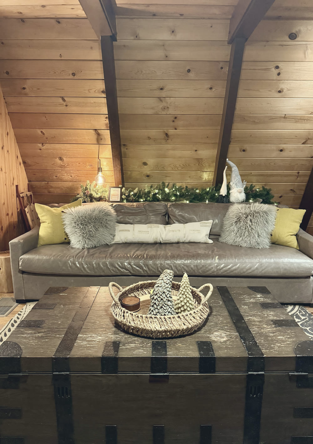 The sofa with a garland along the back